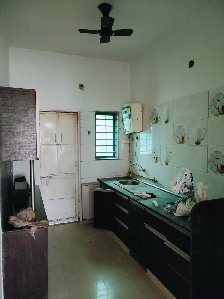 Kitchen, suryan-hope-town 3 Bedroom 4000 Sq.Ft. Independent House In Chandkheda Ahmedabad 9017932