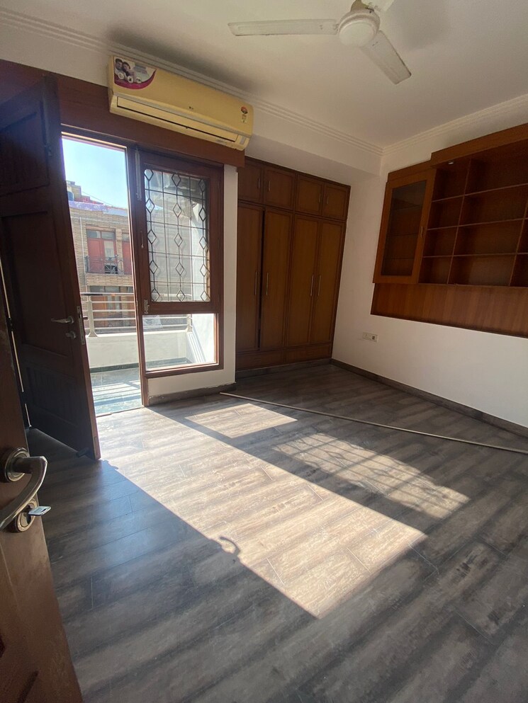 Room, hauz khas 3 Bedroom 200 Sq.Yd. Builder Floor In Hauz Khas Delhi 9017925