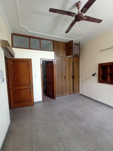 Room in 3 BHK Independent House at Sector 8 – for Rent