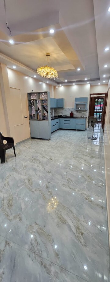 Room in 3 BHK Builder Floor at Gms Road – for Rent