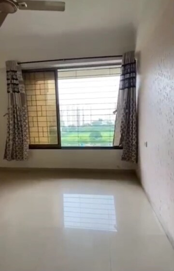Room in 2 BHK Apartment at Kabra Hyde Park, Manpada – for Rent