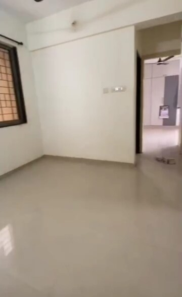 Room in 2 BHK Apartment at Kabra Hyde Park, Manpada – for Rent