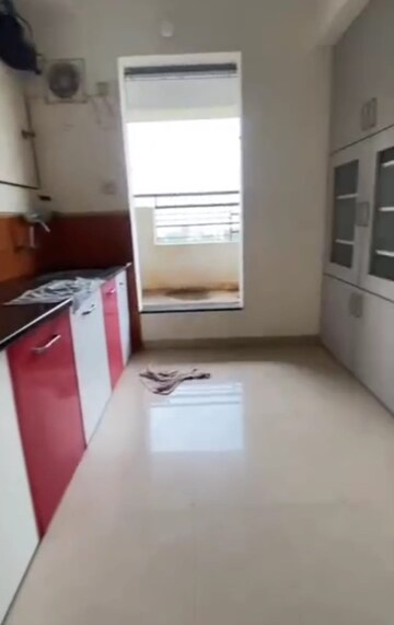 Room in 2 BHK Apartment at Kabra Hyde Park, Manpada – for Rent