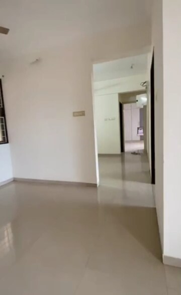 Room in 2 BHK Apartment at Kabra Hyde Park, Manpada – for Rent