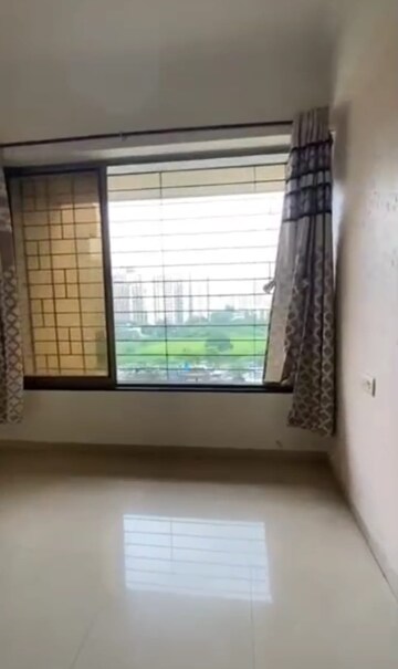 Room in 2 BHK Apartment at Kabra Hyde Park, Manpada – for Rent