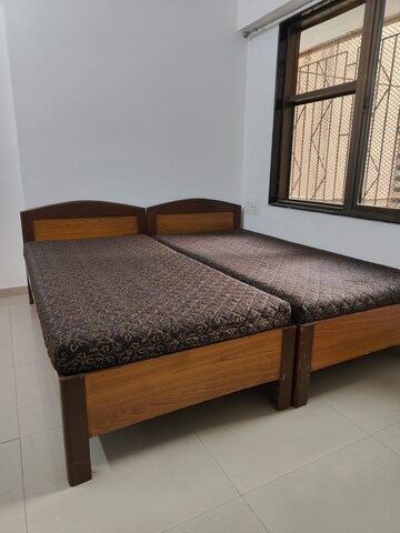 Bedroom in 2 BHK Apartment at Andheri East – for Rent