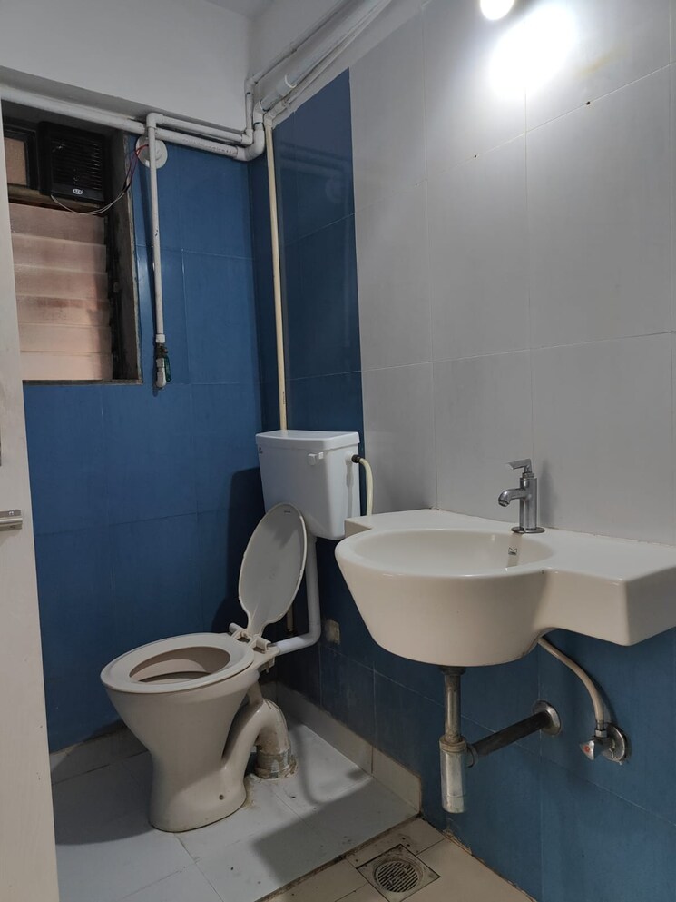 Attached Bathroom, andheri east 2 Bedroom 780 Sq.Ft. Apartment In Andheri East Mumbai 9017989