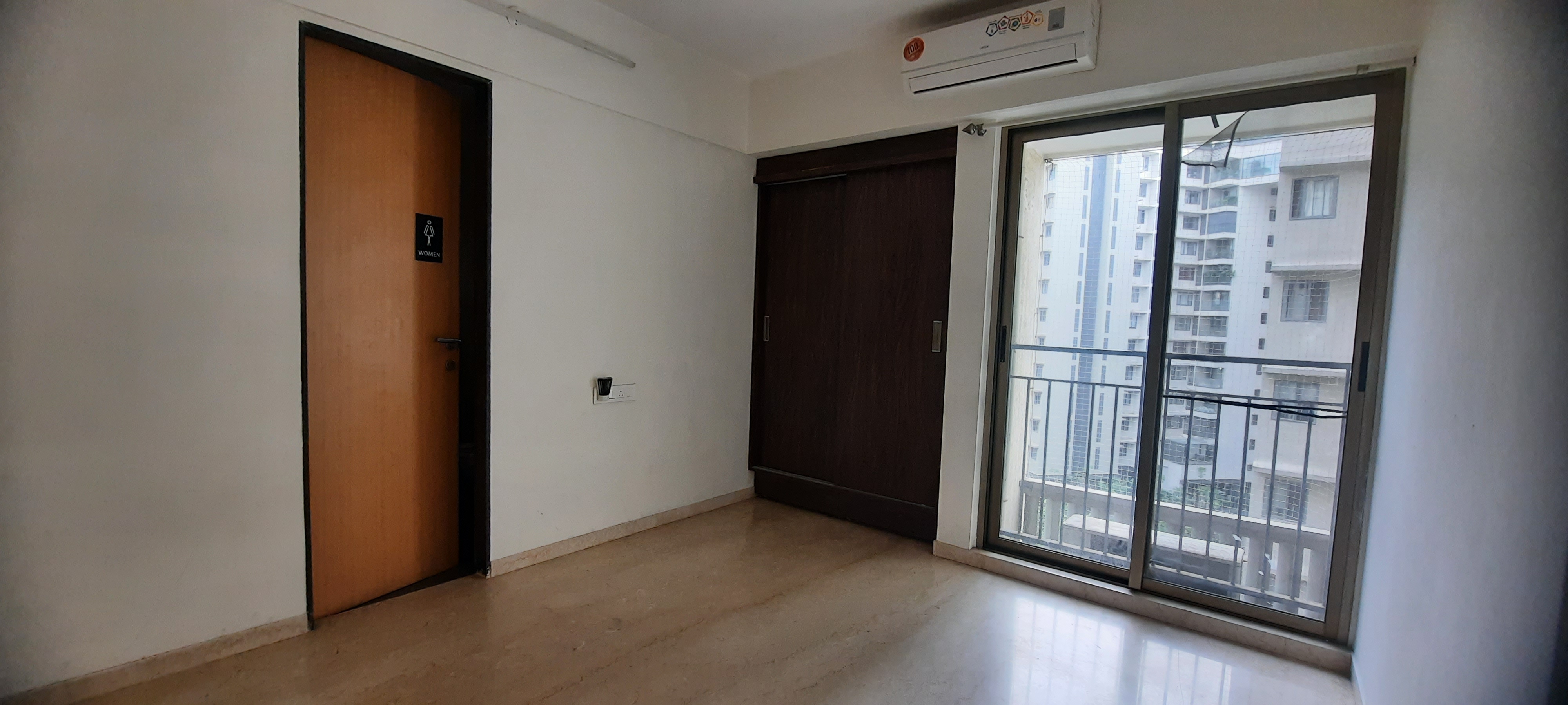 2 BHK Apartment For Rent in Rustomjee Ciroc