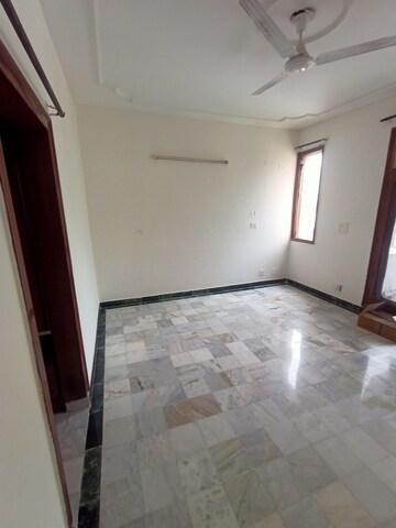 Room in 3 BHK Independent House at Sector 21 – for Rent