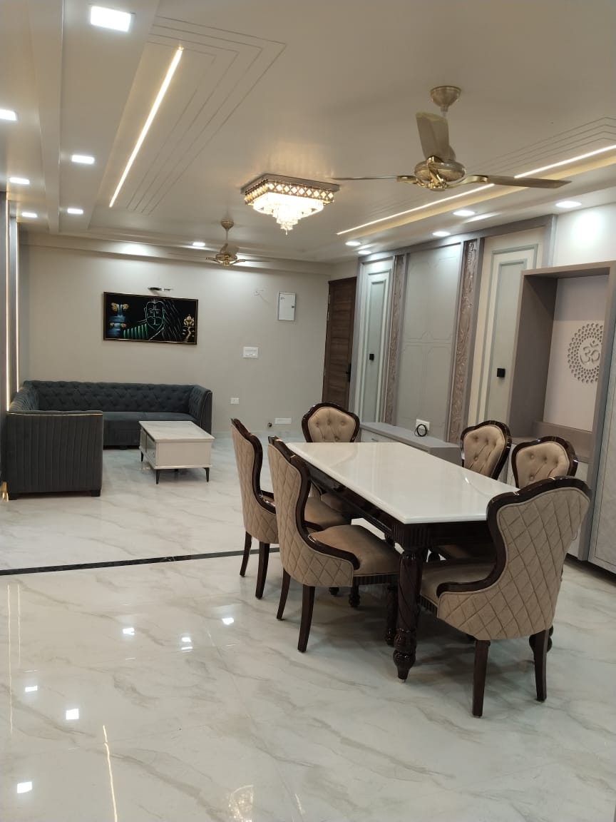 3 BHK + Servant Room,Extra Room Apartment For Sale in Town Crest