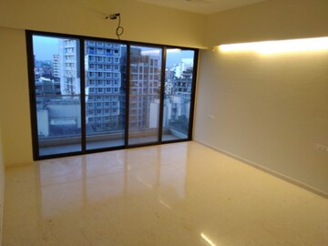 Room in 3.5 BHK Apartment at Kalpataru Solitaire, Juhu – for Rent