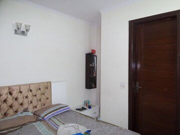 Room in 3 BHK Builder Floor at Malviya Nagar – for Rent