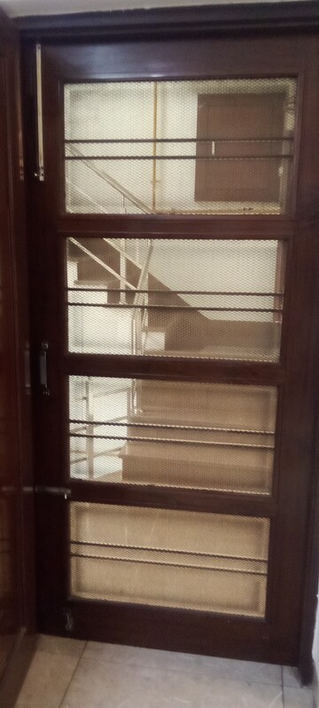 Staircase in 3 BHK Builder Floor at Parsvnath City, Sector 8 – for Rent