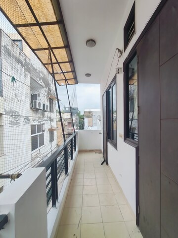 Building Lobby in 3 BHK Builder Floor at Sushant Vyapaar Kendra, Sector 43 – for Rent
