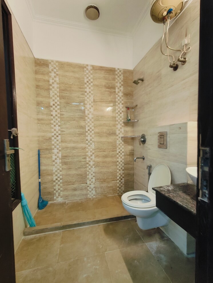 Bathroom, sushant-vyapaar-kendra 3 Bedroom 2852 Sq.Ft. Builder Floor In Sector 43 Gurgaon 9018186