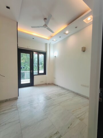 Room in 3 BHK Builder Floor at Sushant Vyapaar Kendra, Sector 43 – for Rent