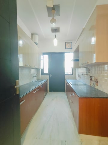Kitchen in 3 BHK Builder Floor at Sushant Vyapaar Kendra, Sector 43 – for Rent