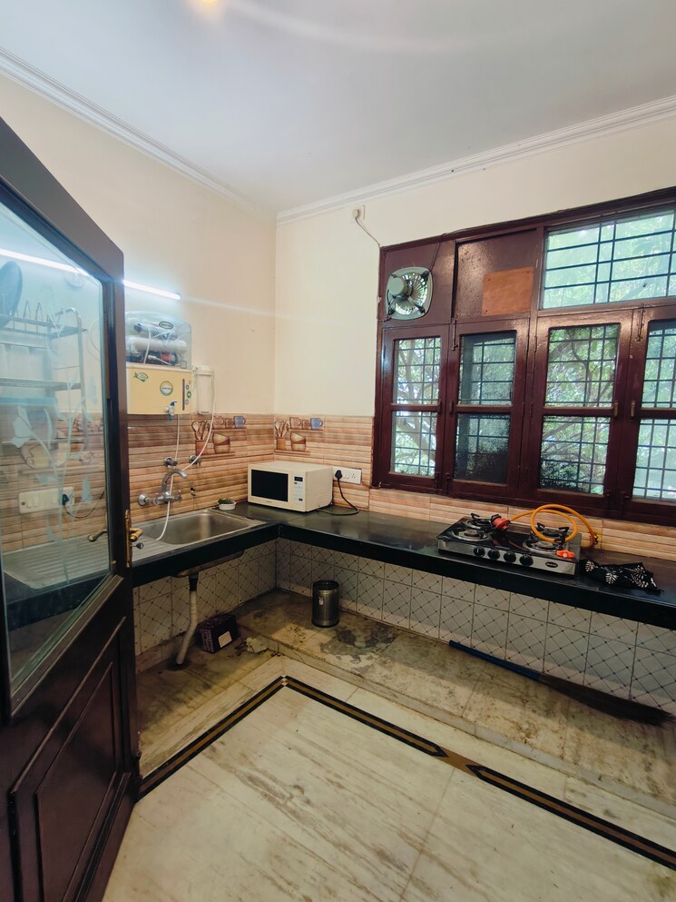 Kitchen, sushant-vyapaar-kendra 3 Bedroom 3258 Sq.Ft. Builder Floor In Sector 43 Gurgaon 9018202