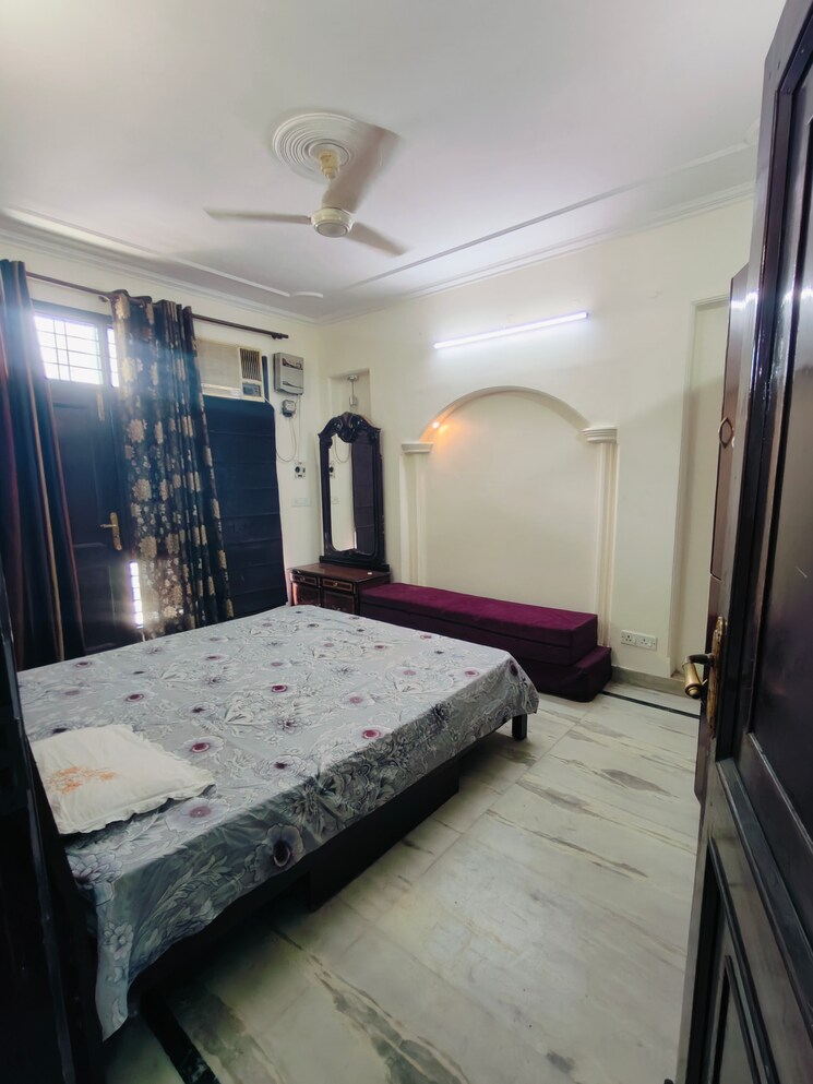Bedroom, sushant-vyapaar-kendra 3 Bedroom 3258 Sq.Ft. Builder Floor In Sector 43 Gurgaon 9018202
