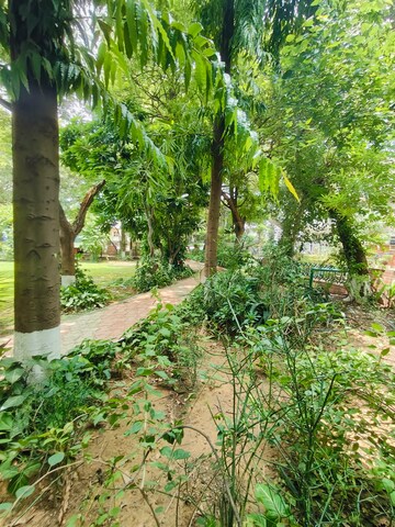 3 BHK Builder Floor – Garden View at Sushant Vyapaar Kendra, Sector 43 - for Rent