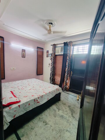 Bedroom in 3 BHK Builder Floor at Sushant Vyapaar Kendra, Sector 43 – for Rent