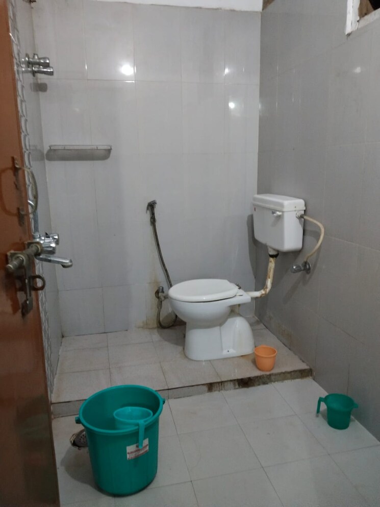 Bathroom, varanasi chowk 2 Bedroom 950 Sq.Ft. Builder Floor In Varanasi Chowk Varanasi 9018201