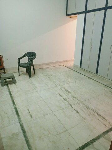 Room in 3 BHK Builder Floor at Gomti Nagar – for Rent