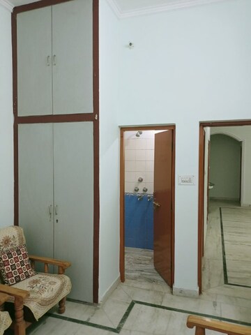 Furnished Amenities in 3 BHK Builder Floor at Gomti Nagar – for Rent