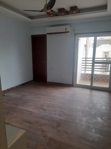 Room in 3 BHK Builder Floor at Ansal API Esencia, Sector 67 – for Rent
