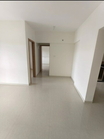 Room in 2 BHK Apartment at Kohinoor Viva City, Dhanori – for Rent