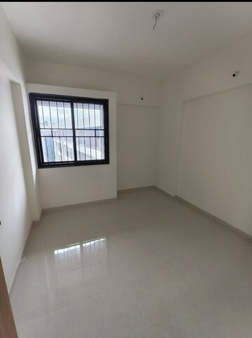 Room in 2 BHK Apartment at Kohinoor Viva City, Dhanori – for Rent