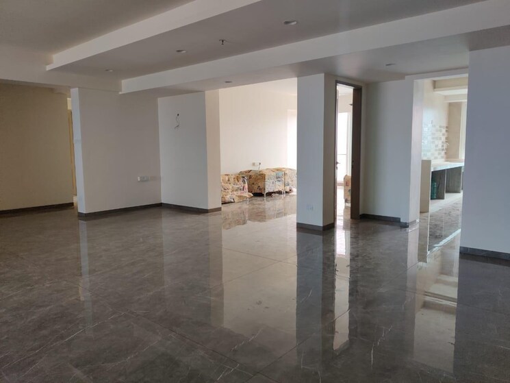 Room, dn nagar 5 Bedroom 2860 Sq.Ft. Apartment In Dn Nagar Mumbai 9018365