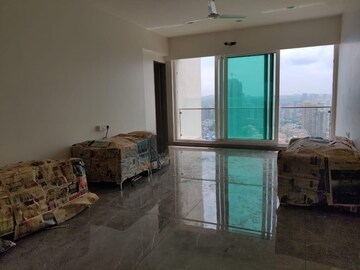 Room in 5 BHK Apartment at Dn Nagar – for Rent