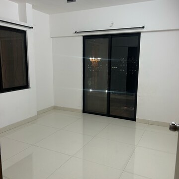 Room in 2 BHK Apartment at Atul Western Hills Phase 2, Link Road – for Rent