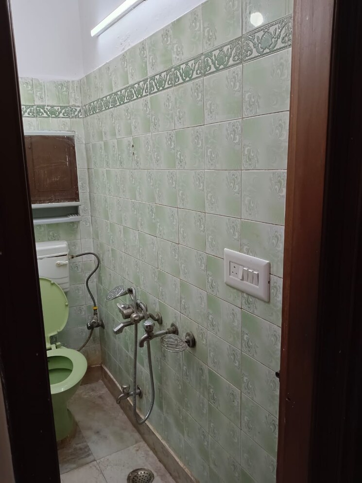 Bathroom, lajpat nagar 4 1 Bedroom 567 Sq.Ft. Builder Floor In Lajpat Nagar 4 Delhi 9018407