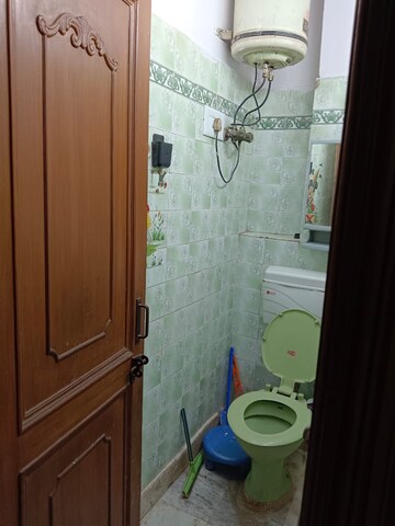 Bathroom in 1 BHK Builder Floor at Lajpat Nagar 4 – for Rent