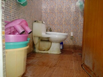 Bathroom in 1 BHK Builder Floor at Lajpat Nagar 4 – for Rent
