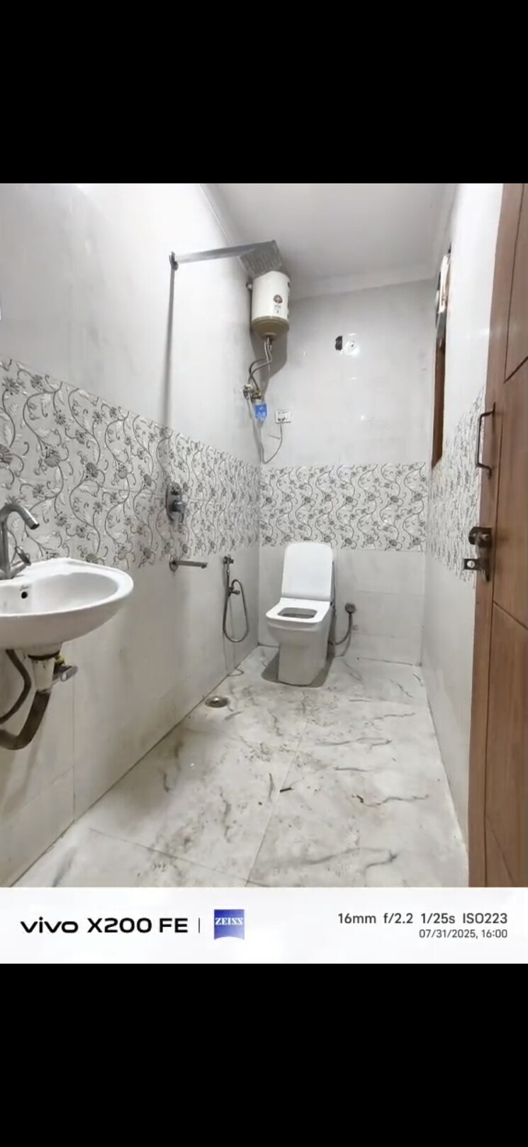 Bathroom, freedom fighters enclave 1 Bedroom 450 Sq.Ft. Builder Floor In Freedom Fighters Enclave Delhi 9018530