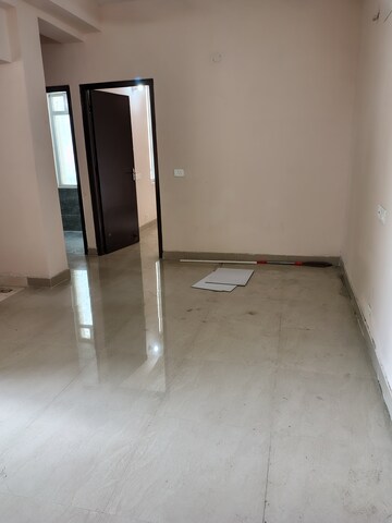 Furnished Amenities in 2 BHK Apartment at Amrapali Dream Valley, Tech Zone 4 Greater Noida – for Rent