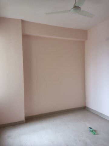 Furnished Amenities in 2 BHK Apartment at Amrapali Dream Valley, Tech Zone 4 Greater Noida – for Rent