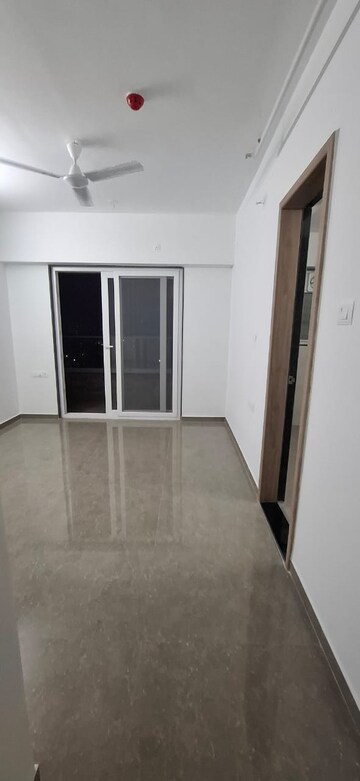 Room in 3 BHK Apartment at Venkatesh Skydale Phase 2, Sinhagad Road – for Rent
