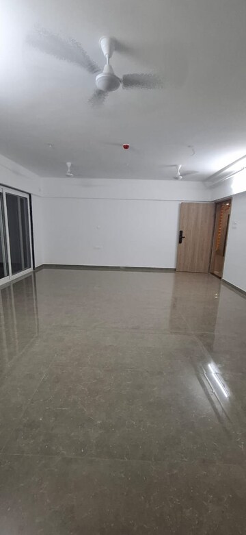 Room in 3 BHK Apartment at Venkatesh Skydale Phase 2, Sinhagad Road – for Rent