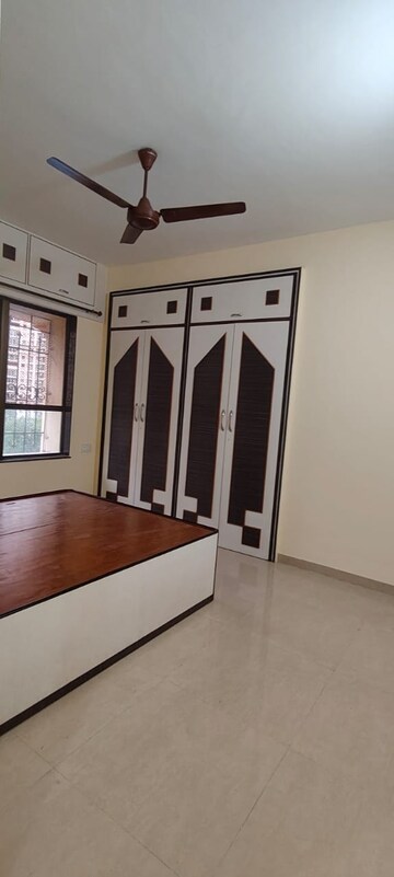Room in 4 BHK Apartment at Kabra Hyde Park, Manpada – for Sale