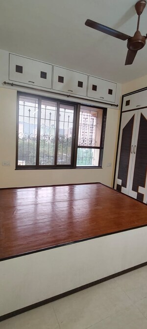 Room in 4 BHK Apartment at Kabra Hyde Park, Manpada – for Sale