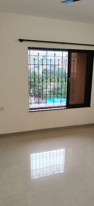 Room in 4 BHK Apartment at Kabra Hyde Park, Manpada – for Sale