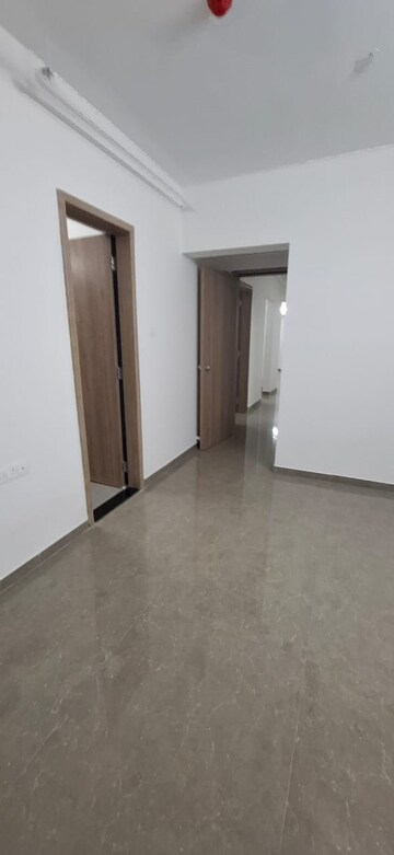 Room in 3 BHK Apartment at Venkatesh Skydale Phase 2, Sinhagad Road – for Rent