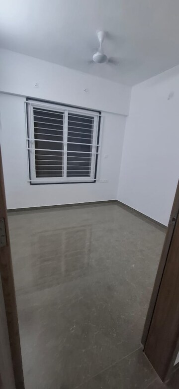 Room in 3 BHK Apartment at Venkatesh Skydale Phase 2, Sinhagad Road – for Rent