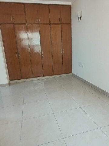 Room in 3 BHK Independent House at Sector 31 – for Rent