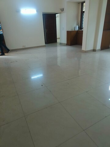 Room in 3 BHK Independent House at Sector 31 – for Rent