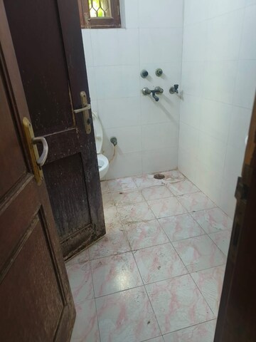 Bathroom in 3 BHK Independent House at Sector 31 – for Rent